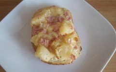 Jednoduchý recept na hawai chlebíky. Určite ti zachutia