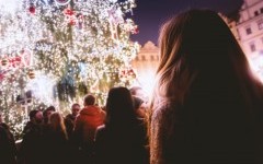 V Bratislave sa začali vianočné trhy, lákajú na chutné špeciality i kultúrny program
