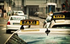 Taxikári vs Uber. Rozpory stále nekončia