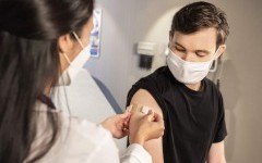 NCZI spustilo registráciu na očkovanie pre ľudí nad 16 rokov: Niektorí tínedžeri dostali termíny skôr ako starši