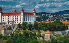 Bratislava je východ, stred aj západ. No predovšetkým, je to domov