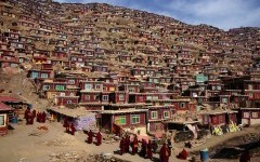 Larung Gar: Tibetský budhizmus čelí čínskej demolícií