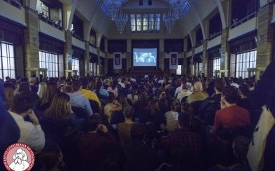 Stovky študentov ostali večer v škole úplne dobrovoľne. Bol z toho jeden z najsilnejších zážitkov