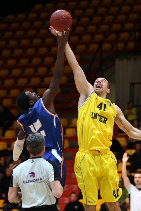 Poď sa pozrieť so školou na basketbalový zápas