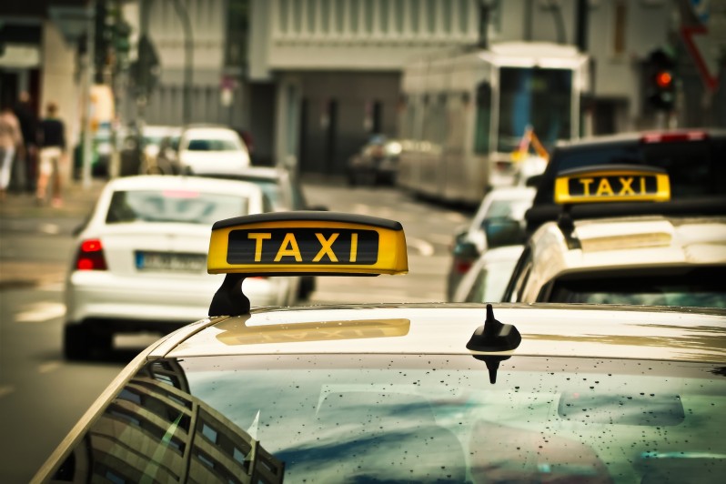 Taxikári vs Uber. Rozpory stále nekončia