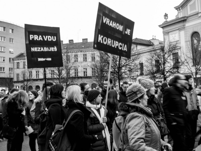 Nie je nám to jedno – prišlo na námestia zakričať niekoľko desaťtisíc ľudí