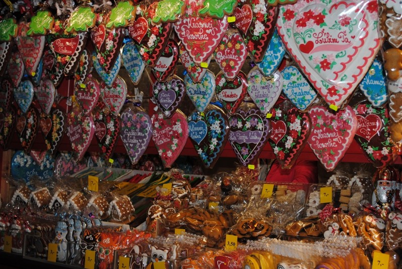 Vianočné trhy v Bratislave sú oficiálne otvorené