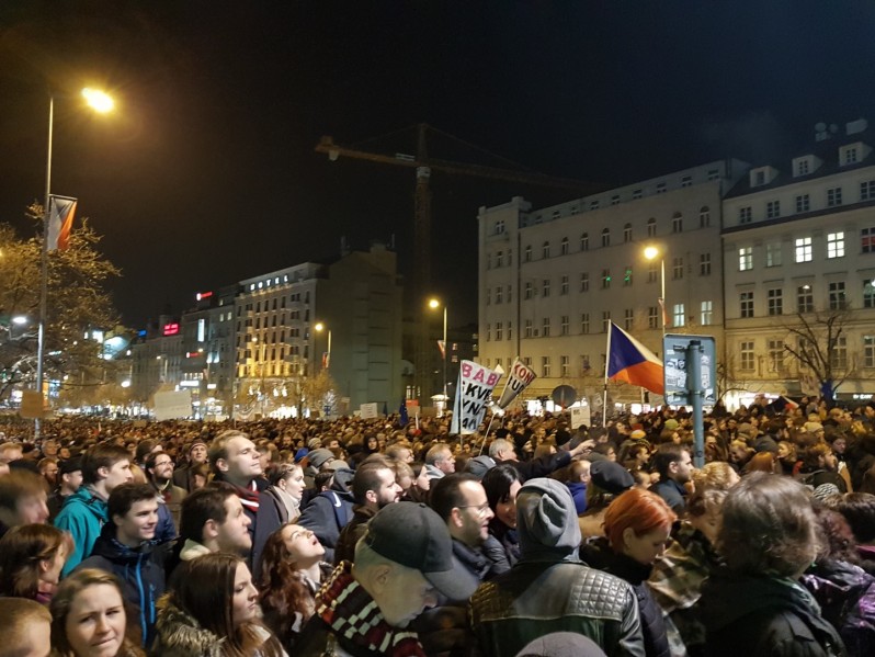 Česi masívne demonštrovali a požadovali demisiu premiéra Babiša